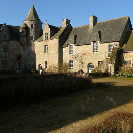 Manoir De Kerguereon Bed & Breakfast Ploubezre ภายนอก รูปภาพ