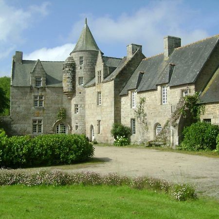 Manoir De Kerguereon Bed & Breakfast Ploubezre ภายนอก รูปภาพ