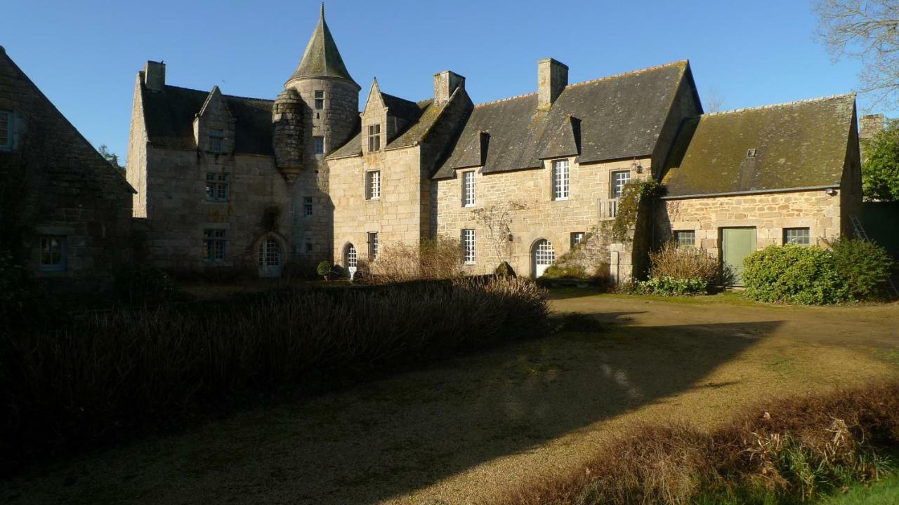 Manoir De Kerguereon Bed & Breakfast Ploubezre ภายนอก รูปภาพ