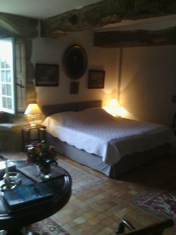 Manoir De Kerguereon Bed & Breakfast Ploubezre ภายนอก รูปภาพ