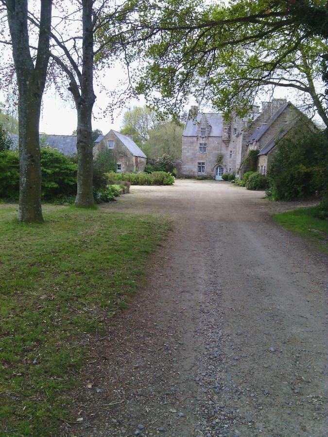 Manoir De Kerguereon Bed & Breakfast Ploubezre ภายนอก รูปภาพ