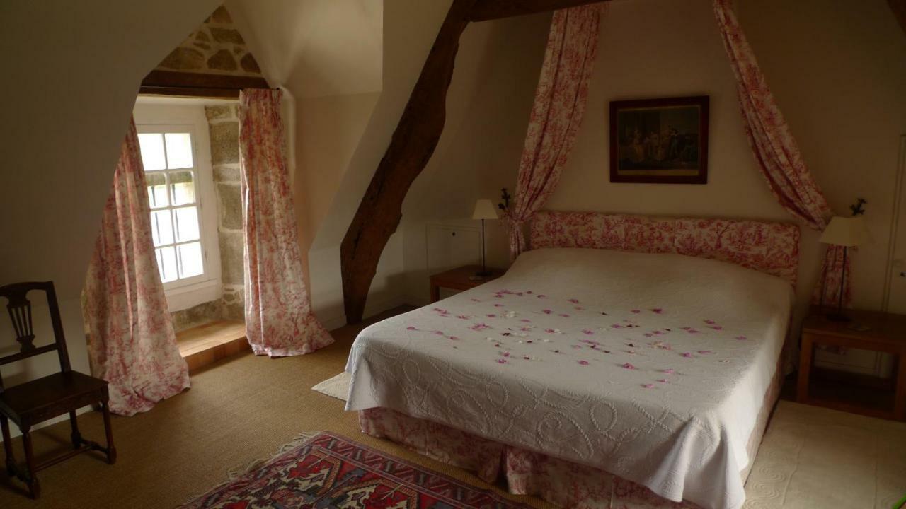 Manoir De Kerguereon Bed & Breakfast Ploubezre ภายนอก รูปภาพ