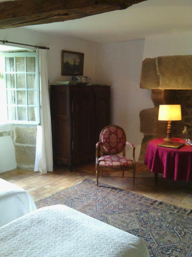 Manoir De Kerguereon Bed & Breakfast Ploubezre ภายนอก รูปภาพ