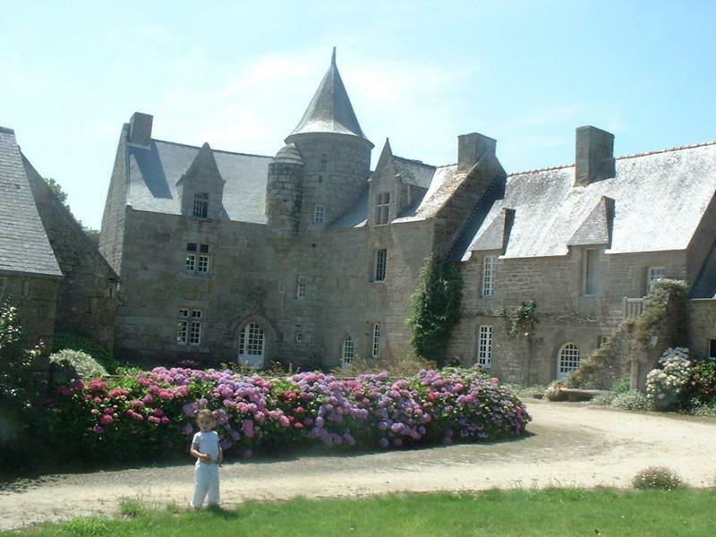 Manoir De Kerguereon Bed & Breakfast Ploubezre ภายนอก รูปภาพ
